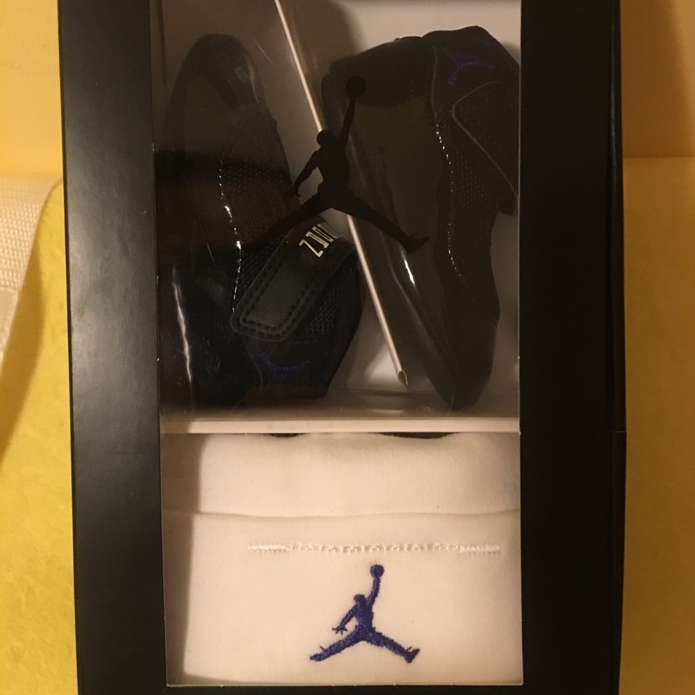 Nike 2c infant shoes and matching hat